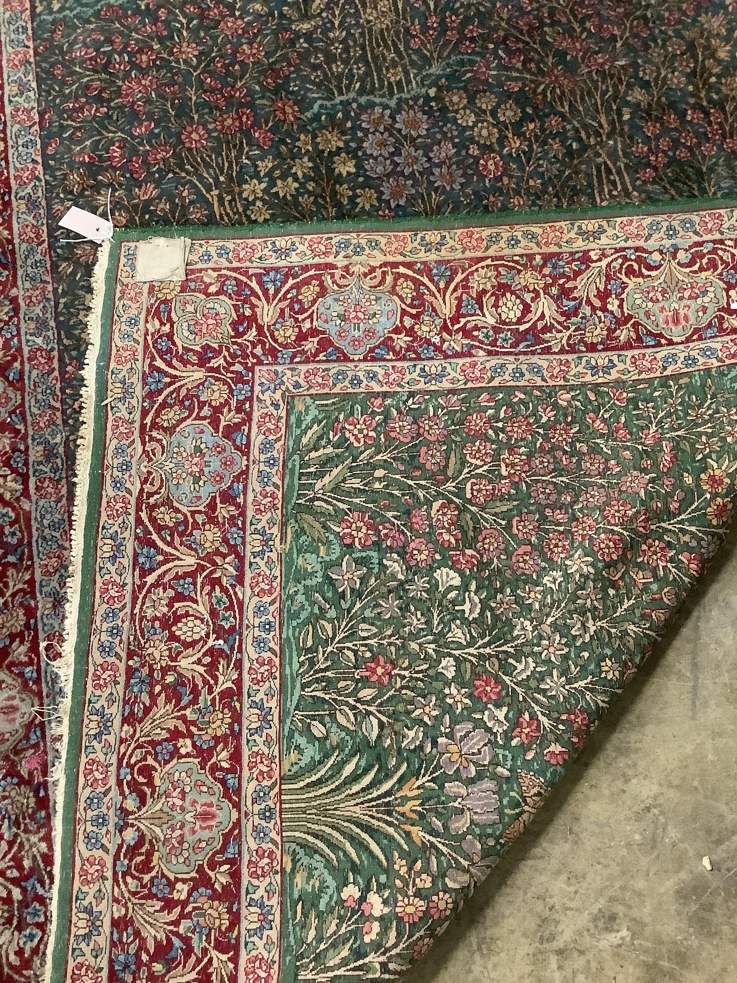 An Isphahan green ground rug, 232 x 152cm